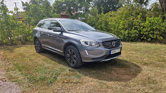 Volvo XC60 2 of 5