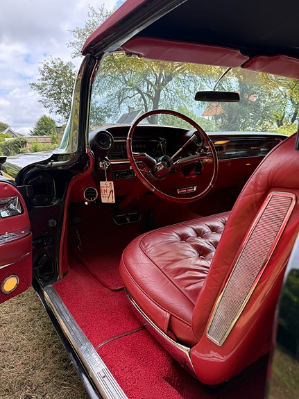 Cadillac Series 62 5 of 9