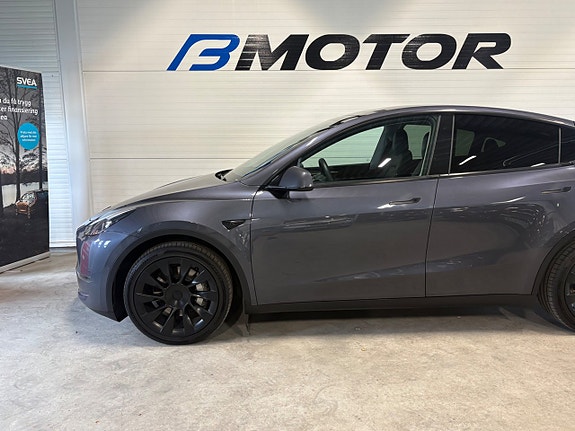 Tesla Model Y 2 of 10