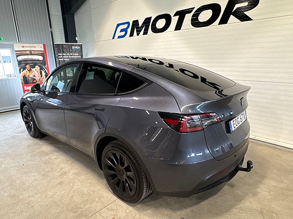 Tesla Model Y 3 of 10