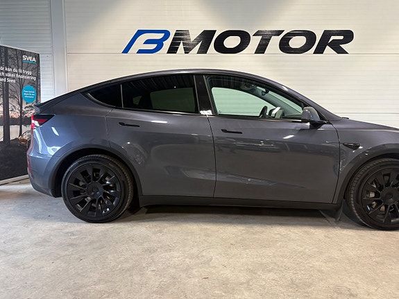 Tesla Model Y 5 of 10