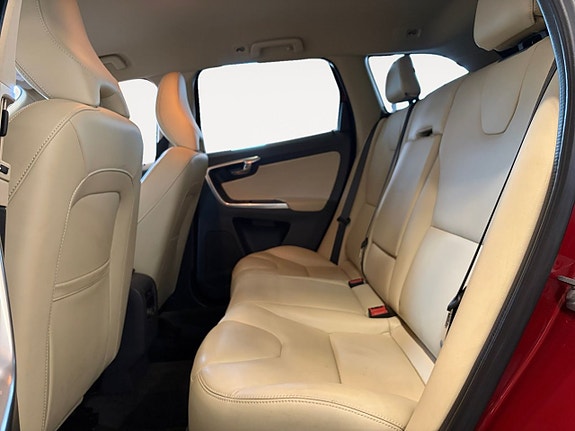 Volvo XC60 14 of 22