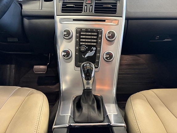 Volvo XC60 11 of 22