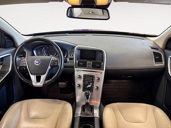 Volvo XC60 10 of 22