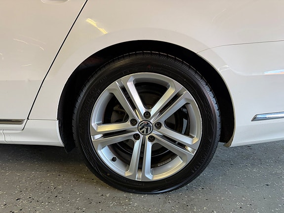 Volkswagen Passat 8 of 26