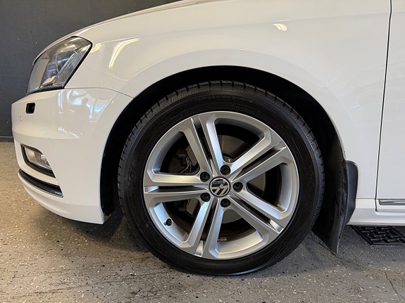 Volkswagen Passat 7 of 26