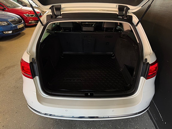 Volkswagen Passat 12 of 26