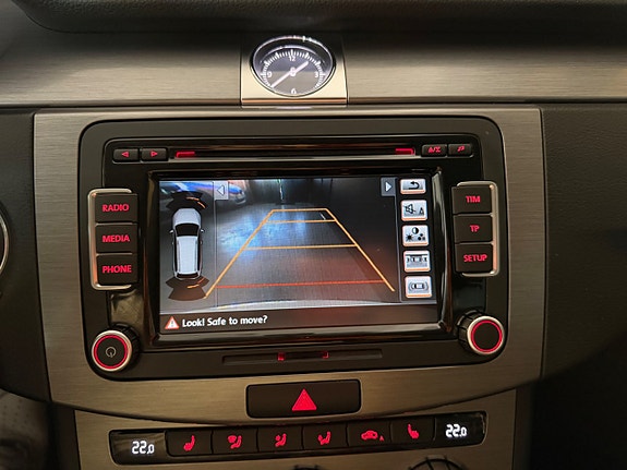 Volkswagen Passat 22 of 26