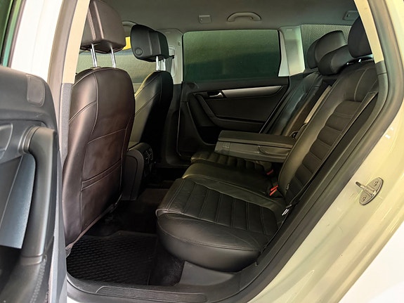 Volkswagen Passat 16 of 26