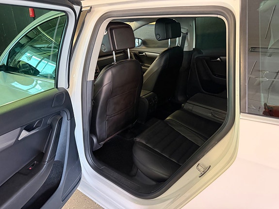 Volkswagen Passat 15 of 26