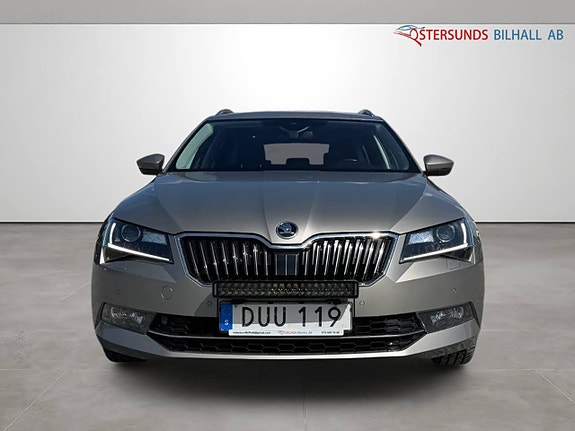 Skoda Superb 2 of 17