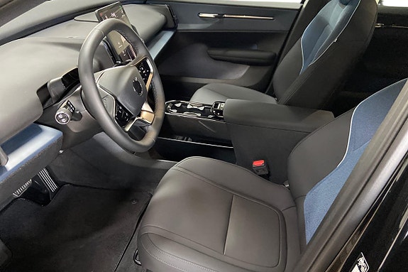 Volvo EX30 14 of 21