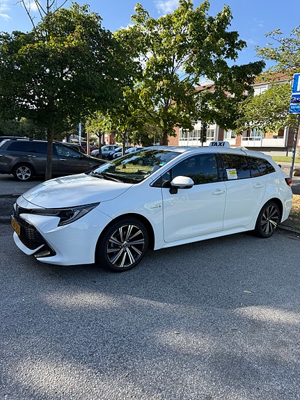 Toyota Corolla 2 of 5