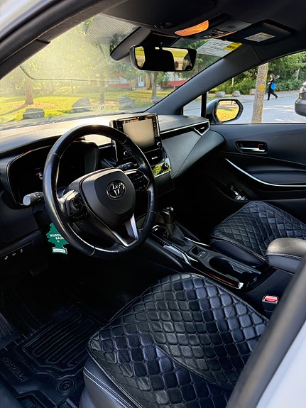 Toyota Corolla 3 of 5