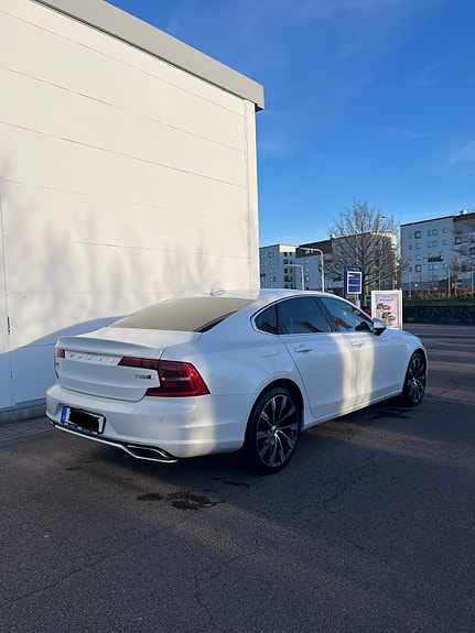 Volvo S90 2 of 19