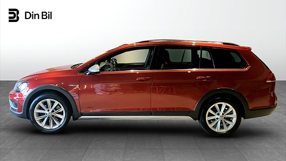 Volkswagen Golf Alltrack 2 of 12