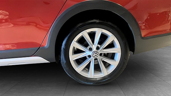 Volkswagen Golf Alltrack 6 of 12