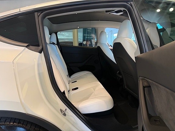 Tesla Model Y 17 of 23