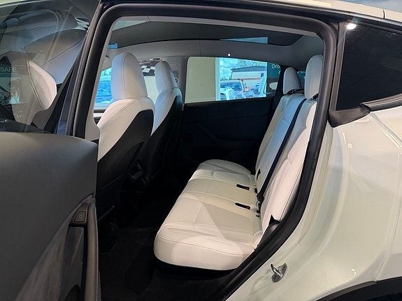 Tesla Model Y 18 of 23