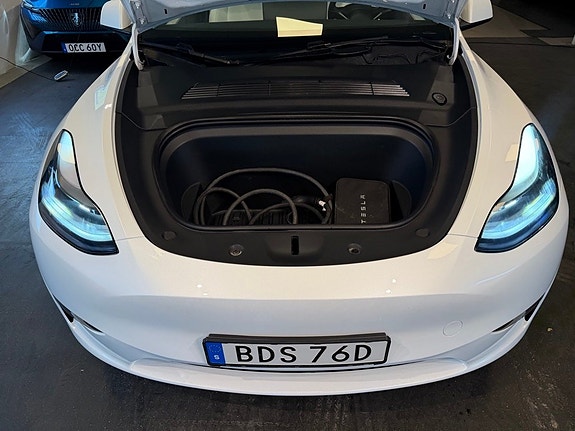 Tesla Model Y 20 of 23