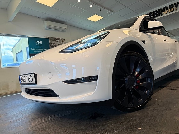 Tesla Model Y 6 of 23