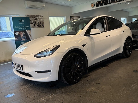 Tesla Model Y 2 of 23