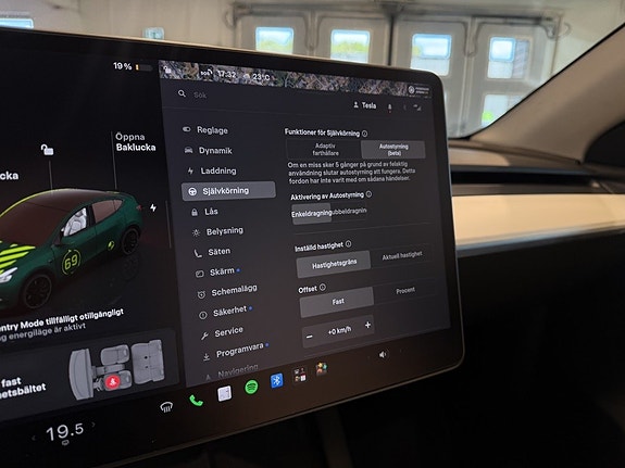 Tesla Model Y 15 of 23