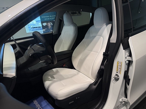 Tesla Model Y 10 of 23