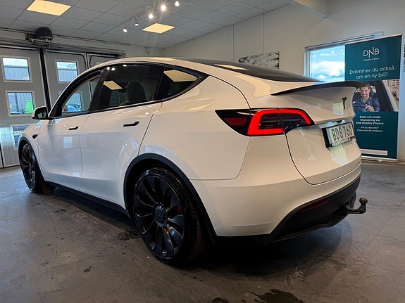 Tesla Model Y 3 of 23