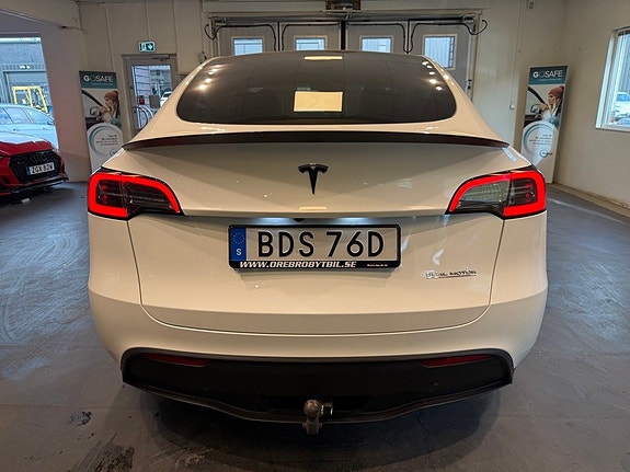 Tesla Model Y 22 of 23