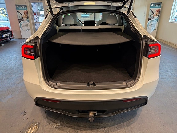 Tesla Model Y 21 of 23