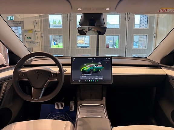 Tesla Model Y 5 of 23