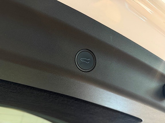 Tesla Model Y 16 of 23