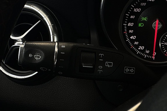 Mercedes-Benz CLA180 29 of 30