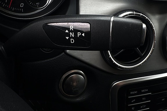 Mercedes-Benz CLA180 18 of 30