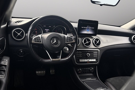 Mercedes-Benz CLA180 14 of 30