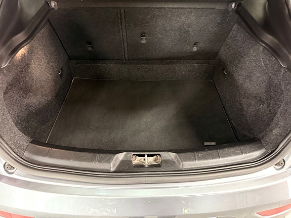 Volvo V40 27 of 29