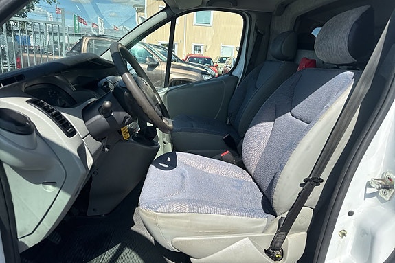 Renault Trafic 13 of 21