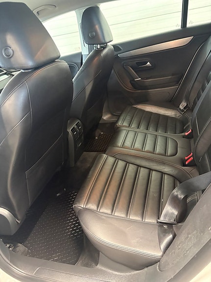 Volkswagen Passat CC 7 of 9