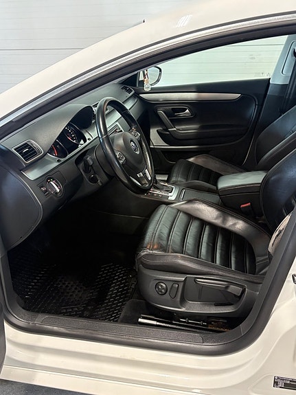 Volkswagen Passat CC 8 of 9