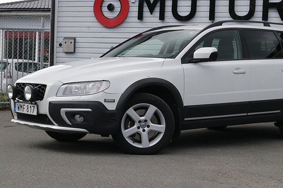 Volvo XC70 2 of 19