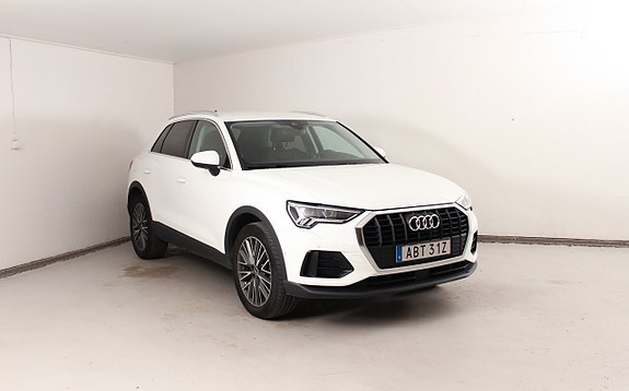 Audi Q3 2 of 26