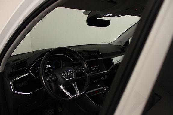 Audi Q3 20 of 26