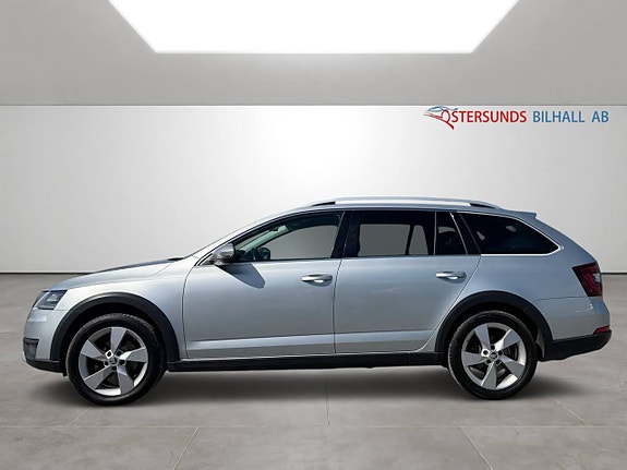Skoda Octavia Scout 4 of 14