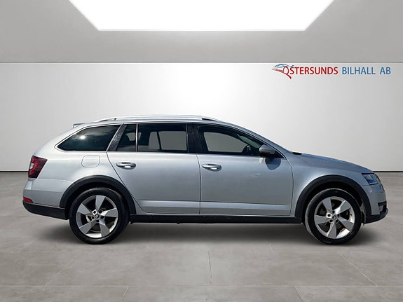 Skoda Octavia Scout 6 of 14