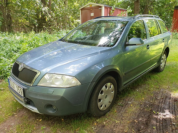 Skoda Octavia Scout 2 of 19