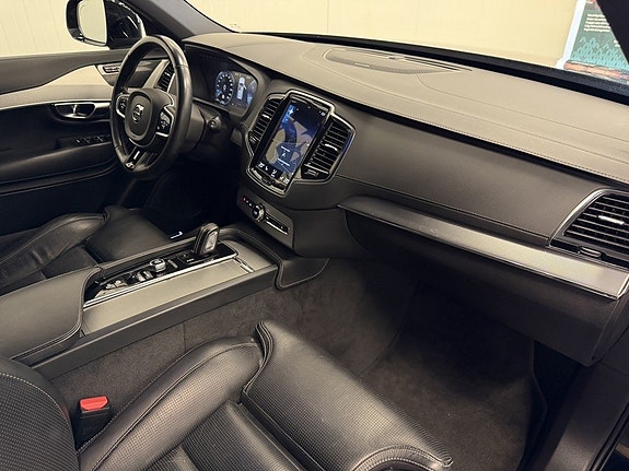 Volvo XC90 8 of 27