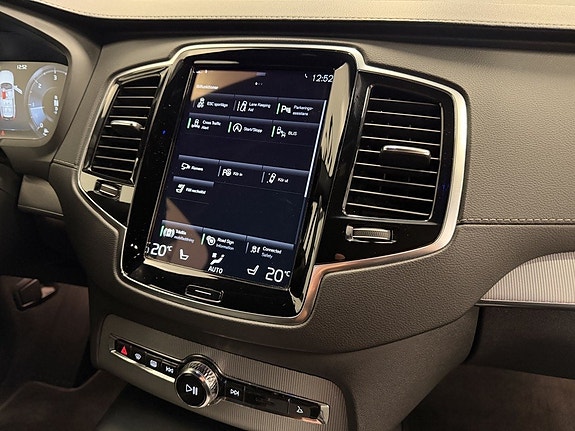Volvo XC90 14 of 27