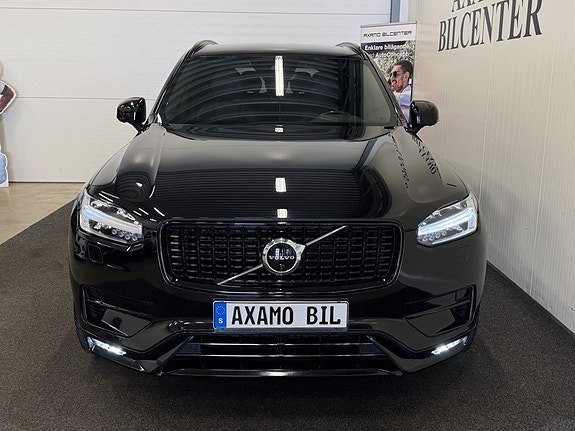 Volvo XC90 2 of 27