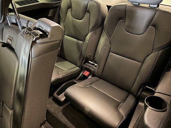 Volvo XC90 11 of 27